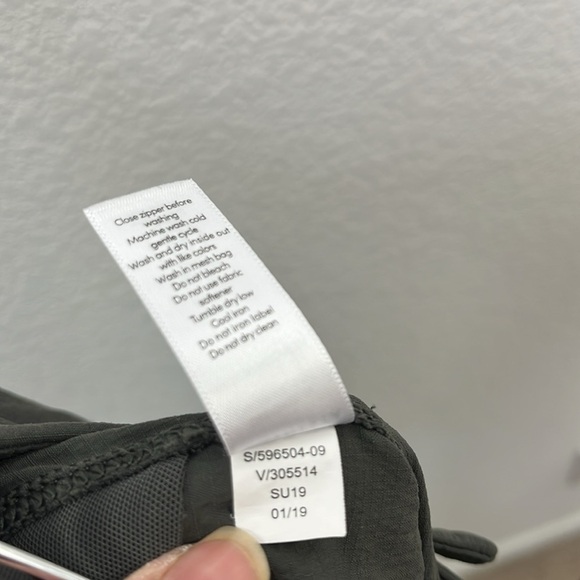 Athleta Trekki Bermuda Short Dark Olive size 4 Ripstop Hiking Trails Outdoors - Picture 5 of 9